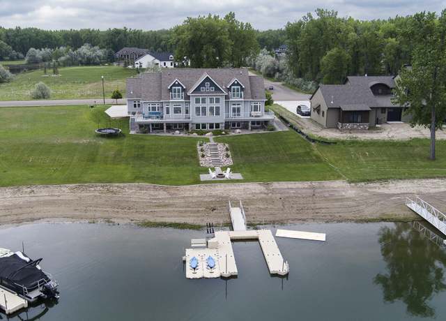 Property at 2008 Larson Rd, Bismarck, ND 58504, 6 beds, 5.5 baths