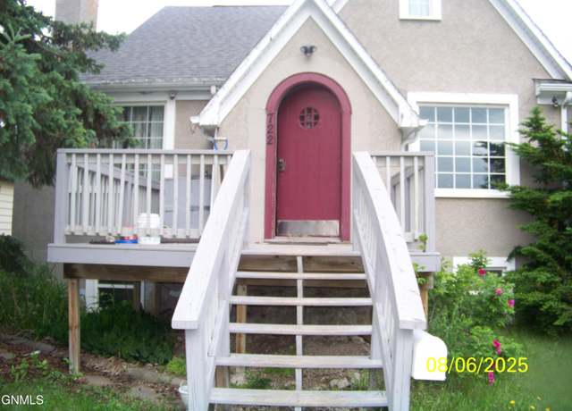 Property at 722 12th St, Bismarck, ND 58501, 7 beds, 3 baths