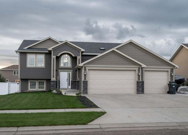 Property at 807 Canyon Rd SW, Mandan, ND 58554, 5 beds, 3 baths