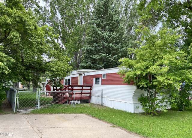 Property at 305 Dover Dr, Bismarck, ND 58504, 3 beds, 1.5 baths