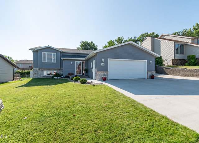 Property at 1504 3rd Ave NE, Mandan, ND 58554, 4 beds, 2 baths