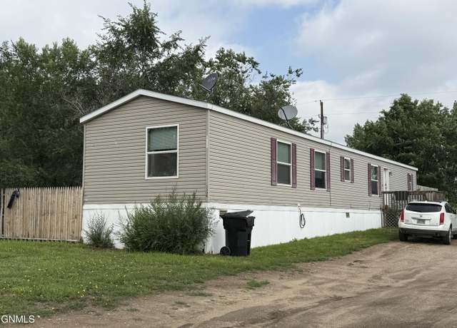 Property at 1508 48th St W, Williston, ND 58801, 5 beds, 2 baths
