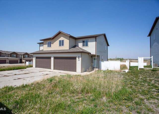 Property at 13717 Kristina St, Williston, ND 58801, 4 beds, 3 baths