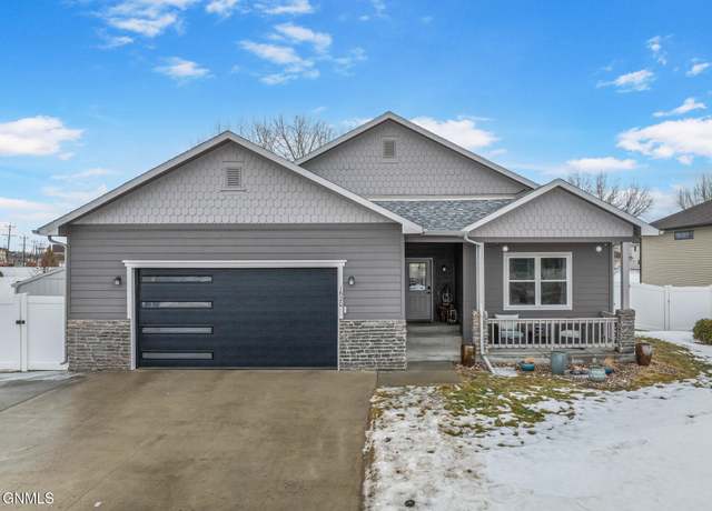 Property at 1620 Creekside Dr W, Williston, ND 58801, 6 beds, 3 baths