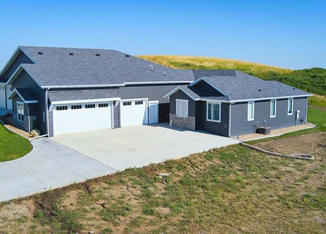 Property at 2020 Prairie Hawk Dr, Bismarck, ND 58503, 3 beds, 2 baths