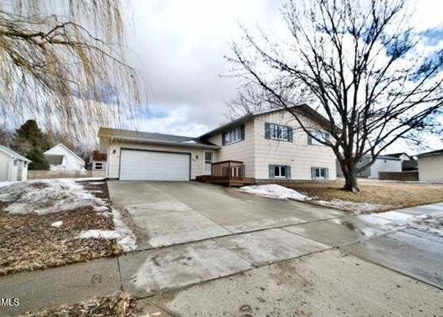 Property at 1831 23rd St, Bismarck, ND 58501, 4 beds, 2 baths