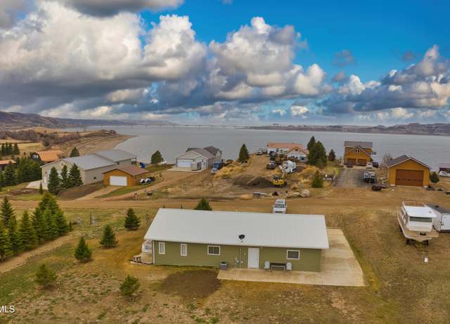 Property at 5 Bluebird Dr, New Town, ND 58763, 2 beds, 1 bath