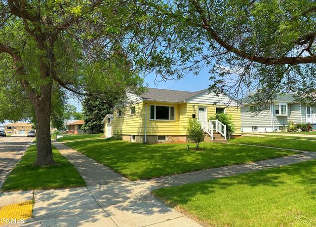 Property at 1602 14th St, Bismarck, ND 58501, 3 beds, 2 baths