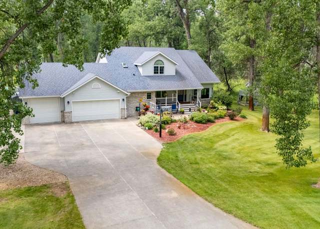 Property at 2405 Far West Dr, Bismarck, ND 58504, 4 beds, 3 baths