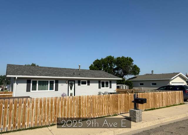 Property at 2025 9th Ave E, Williston, ND 58801, 3 beds, 2 baths