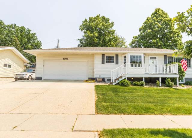 Property at 1205 22nd St, Bismarck, ND 58501, 5 beds, 2 baths