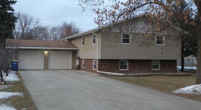 Photo of 702 9th St NW, Jamestown, ND 58401