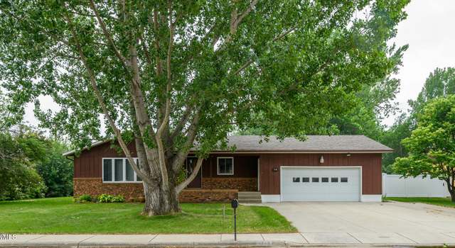 Photo of 1713 1st St NE, Mandan, ND 58554