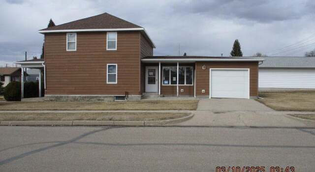 Photo of 401 1st St NE, Linton, ND 58552