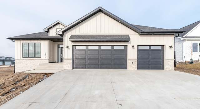 Photo of 3802 Platinum St, Bismarck, ND 58503