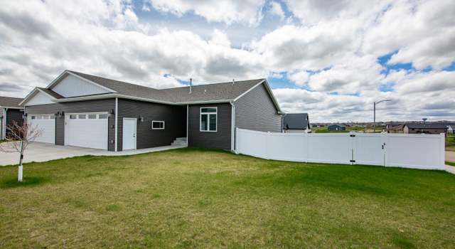 Photo of 705 Calvert Dr, Bismarck, ND 58503