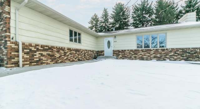 Photo of 925 E Capitol Ave, Bismarck, ND 58501