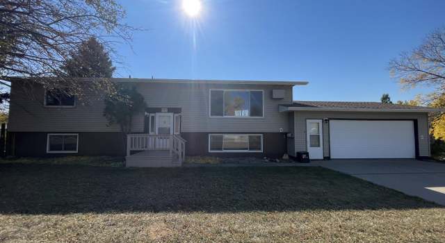 Photo of 801 10th St NE, Beulah, ND 58523