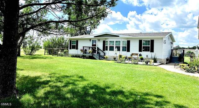 Photo of 1417 6th St SW, Watford City, ND 58854