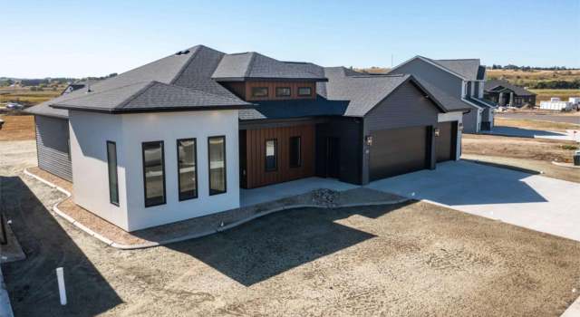 Photo of 2525 Dutton Cir SE, Mandan, ND 58554