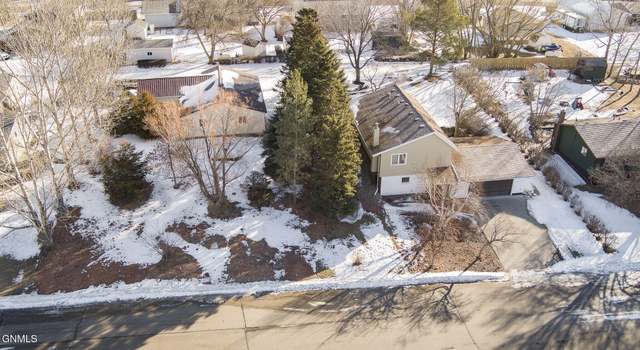 Photo of 115 Wilcox Ave S, Center, ND 58530