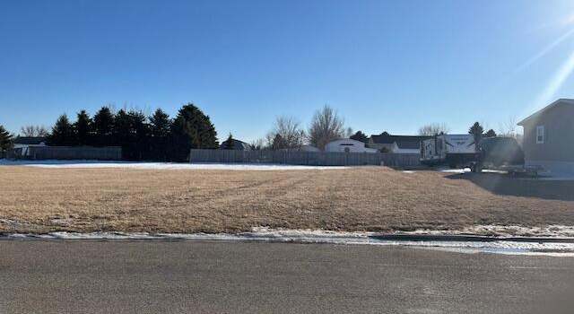 Photo of 1409 10th St SW, Jamestown, ND 58401