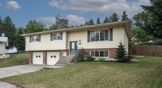Photo of 2361 Rolling Dr, Bismarck, ND 58501