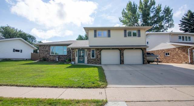 Photo of 1325 Crestview Ln, Bismarck, ND 58501