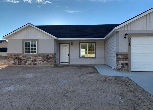 Property at 841 Waveland Ave, Filer, ID 83328, 3 beds, 2 baths