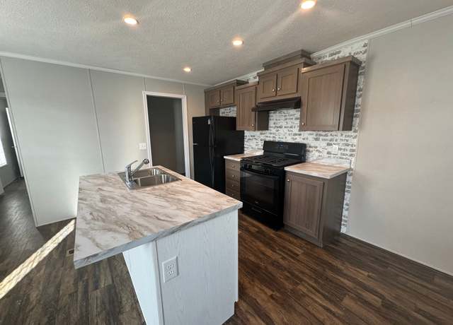 Property at 46285 Chateau Thierry W Site #602, Macomb, MI 48044, 3 beds, 2 baths