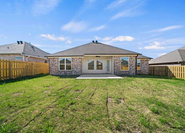 Property at 1703 E Main St, Whitehouse, TX 75791, 3 beds, 2 baths
