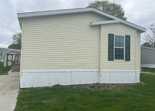 Property at 4282 Hadleigh Dr, Indianapolis, IN 46241, 4 beds, 2 baths