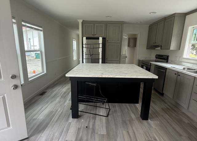 Property at 3133 S Dingle Dr, Florence, SC 29505, 3 beds, 2 baths