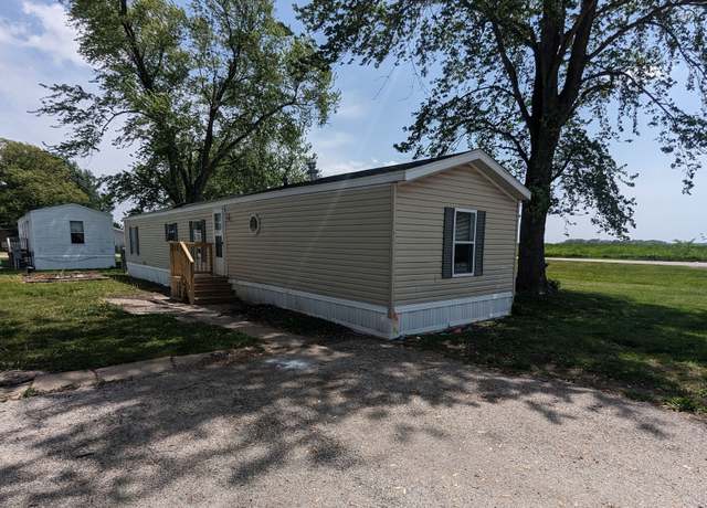 Property at 92 Country Elms #92, Galesburg, IL 61401, 3 beds, 2 baths