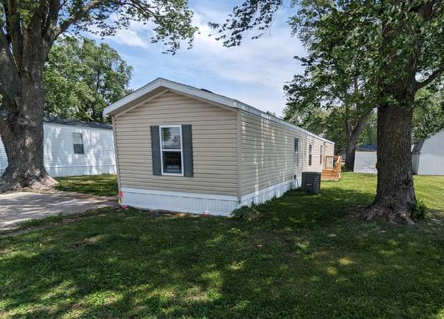 Property at 92 Country Elms #92, Galesburg, IL 61401, 3 beds, 2 baths