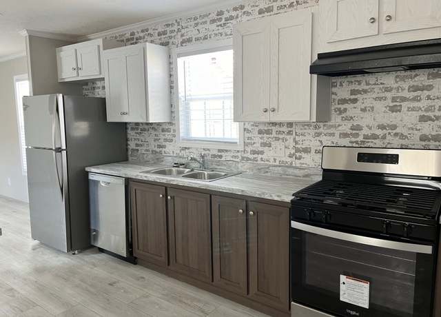 Property at 2700 Eaton Rapids Rd #140, Lansing, MI 48911, 3 beds, 2 baths