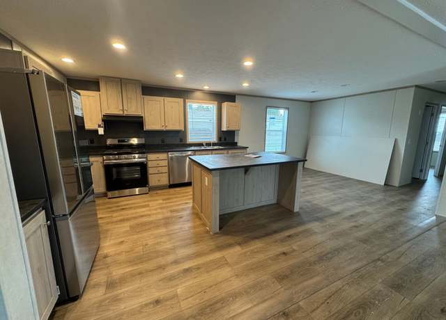 Property at 21290 Chateau Thierry N Site #420, Macomb, MI 48044, 3 beds, 2 baths