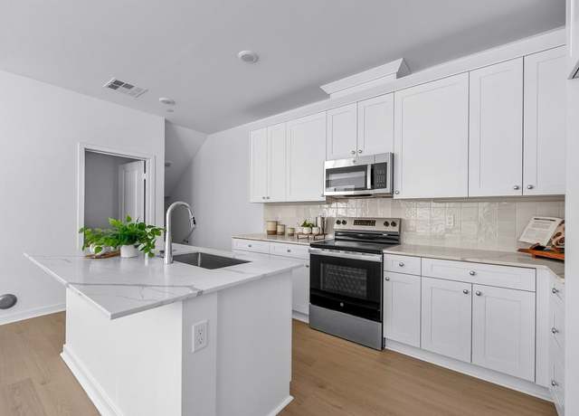 Property at 9423 1/2 N Sepulveda Blvdunit #4, North Hills, CA 91343, 2 beds, 2 baths