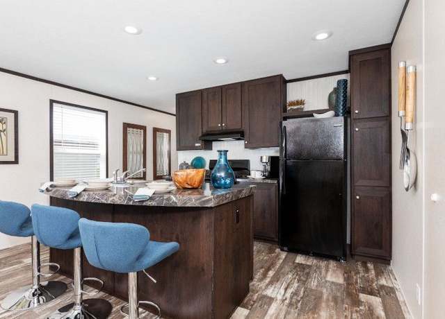 Property at 45738 Sheri Drive Site #201, Macomb, MI 48044, 3 beds, 2 baths