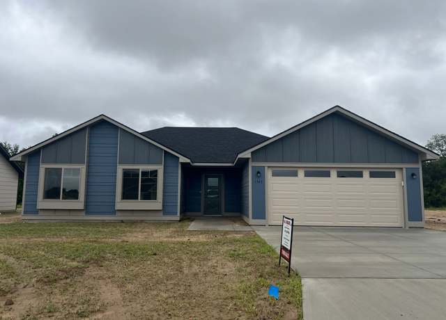 Property at 1343 Marboeuf Blvd, Dodge City, KS 67801, 3 beds, 2 baths