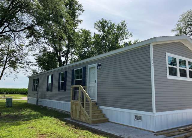 Property at 124 Oren Dr #124, Galesburg, IL 61401, 3 beds, 2 baths