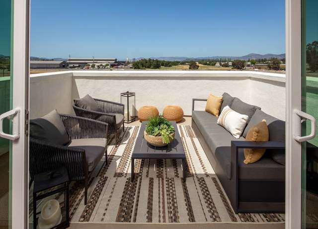 Property at 334 Sagebrush Dr, Napa, CA 94558, 5 beds, 4.5 baths