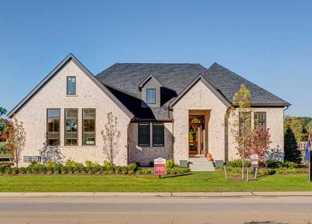 Property at 30714 Franklin Hills Ct, Farmington, MI 48334, 2 beds, 2.5 baths