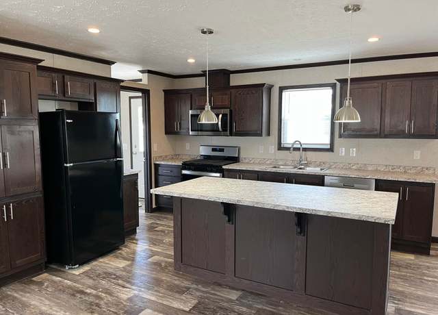 Property at 6104 Parkway St, Saginaw, MI 48603, 3 beds, 2 baths