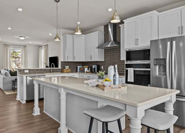 Property at 4100 Alexander View Dr, Charlotte, NC 28226, 3 beds, 3.5 baths