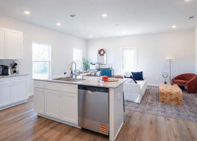 Property at 180 Turpentine Dr, Crawfordville, FL 32327, 3 beds, 2.5 baths