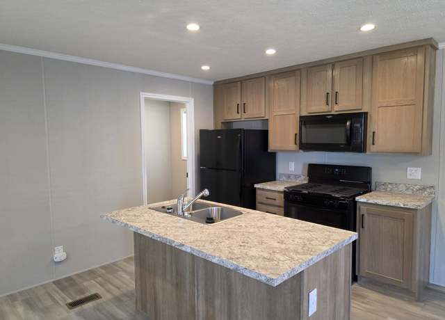 Property at 2556 Loch Lomond Dr #166, Highland, MI 48357, 2 beds, 2 baths