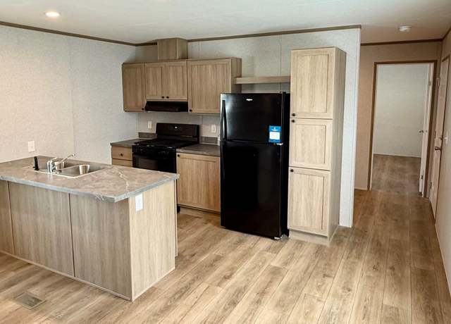 Property at 1806 Emerald Ct, Mishawaka, IN 46544, 3 beds, 2 baths