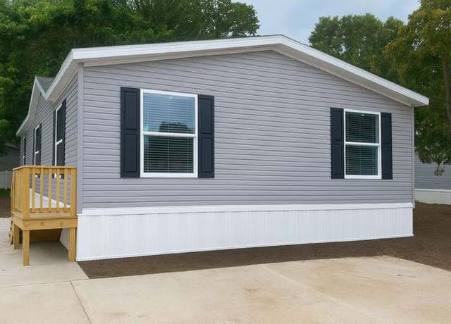 Property at 136 Sweet Briar Dr, Batavia, OH 45103, 3 beds, 2 baths
