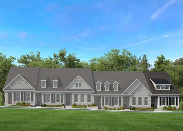 Property at 334 Lake Greenwood Blvd, Greenwood, SC 29649, 3 beds, 2.5 baths